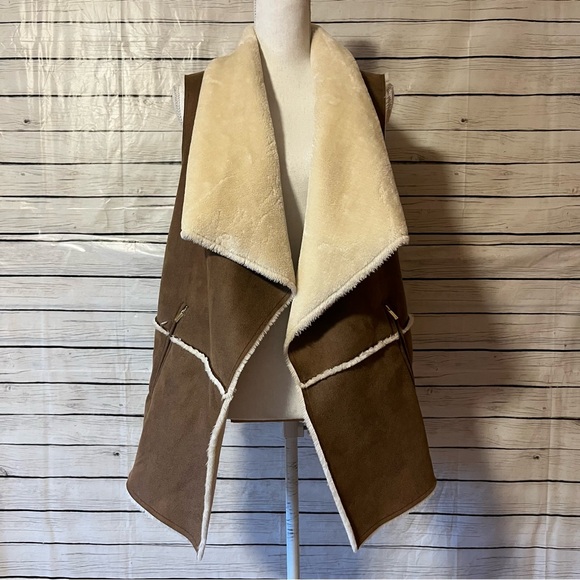 Jones New York Jackets & Blazers - Jones New York Brown and Cream Faux Fur Vest